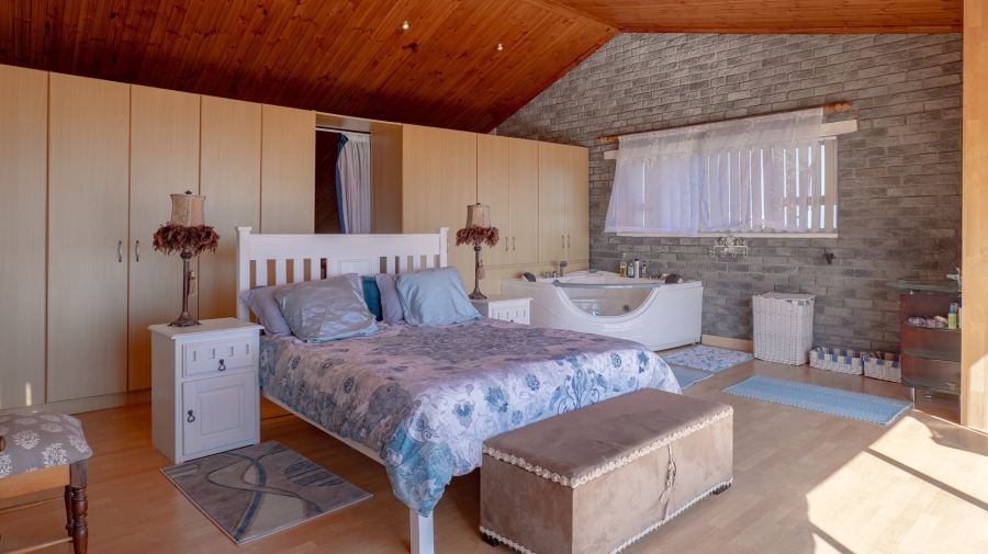 5 Bedroom Property for Sale in Suiderstrand Western Cape